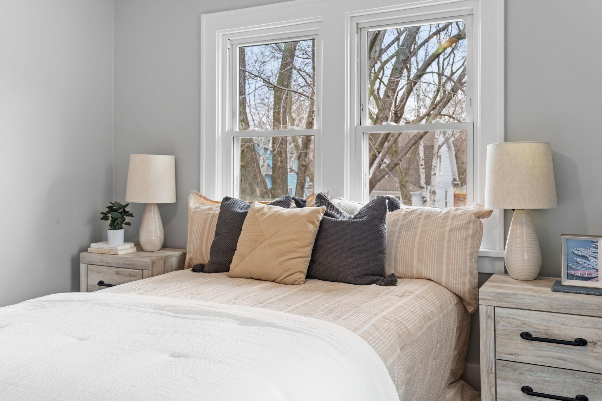 40-web-or-mls-2723 N Queen Ave-40.jpg