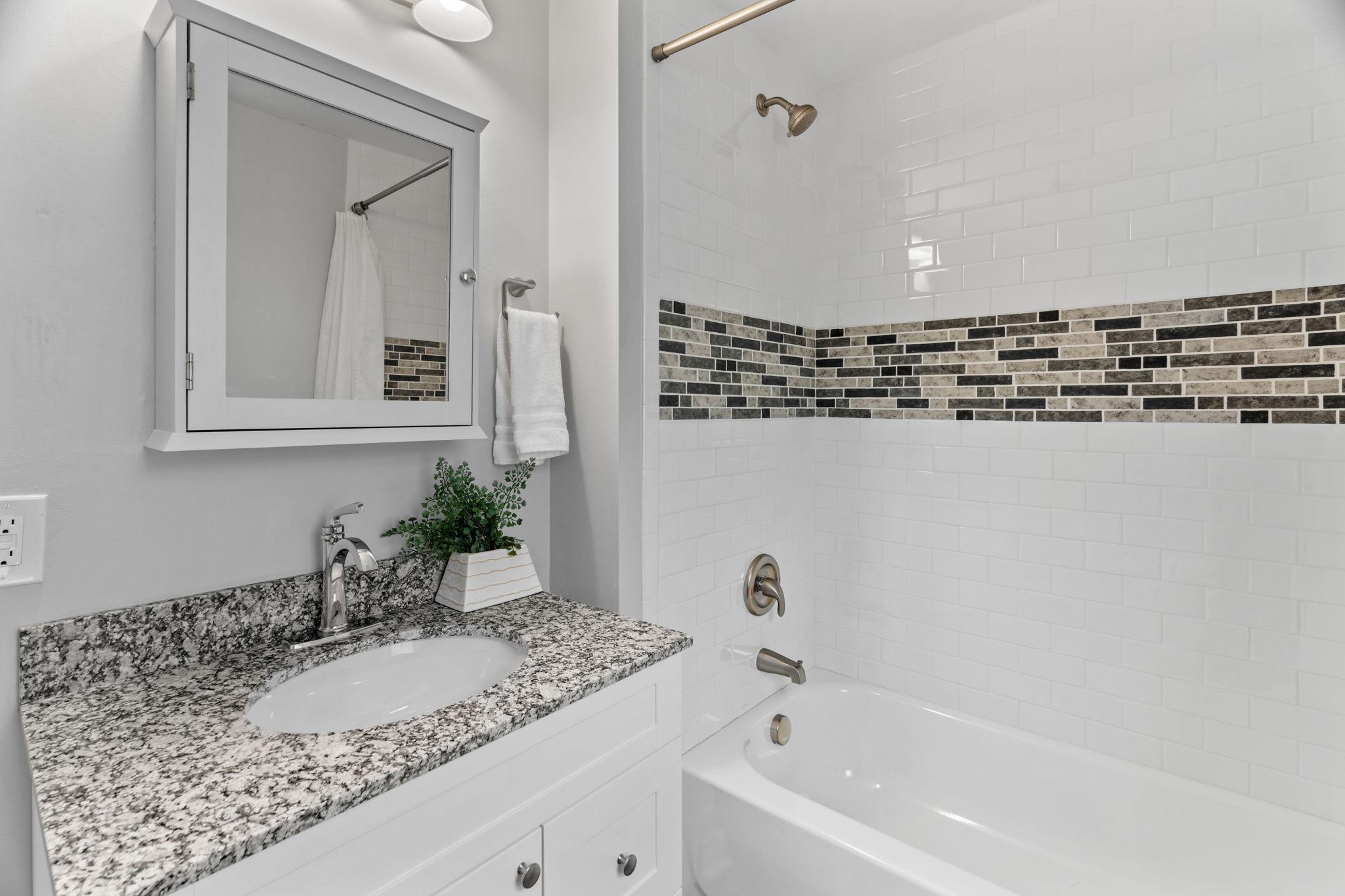 48-web-or-mls-2723 N Queen Ave-48.jpg