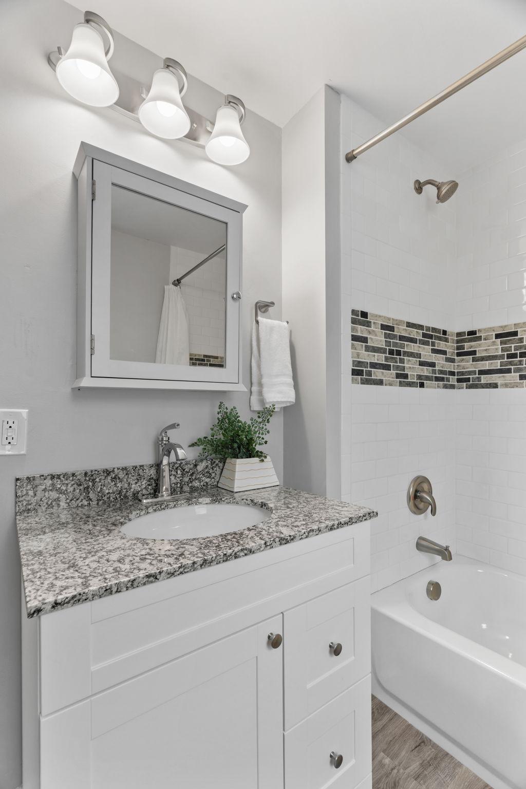 49-web-or-mls-2723 N Queen Ave-49.jpg