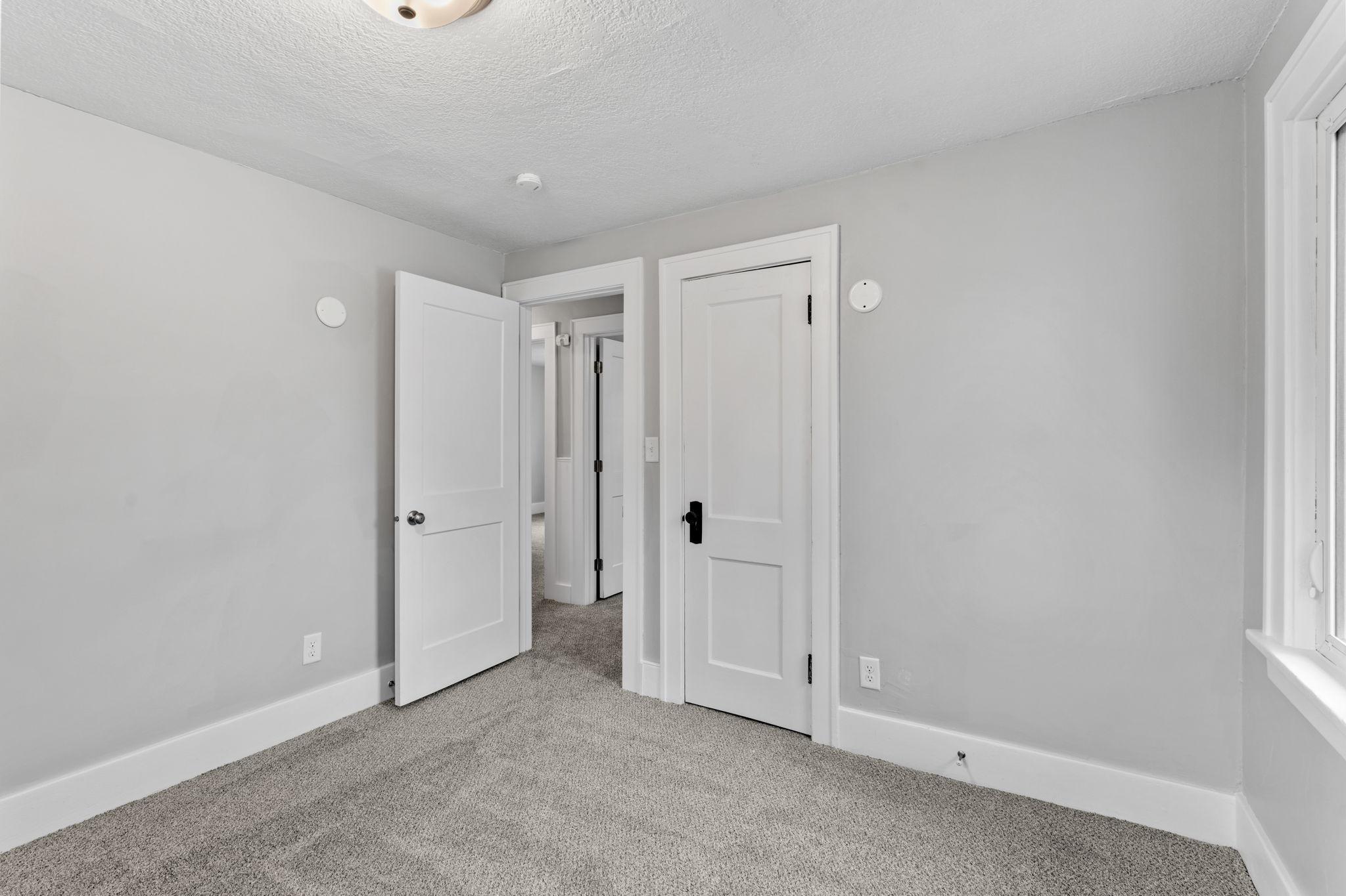 46-web-or-mls-2723 N Queen Ave-46.jpg