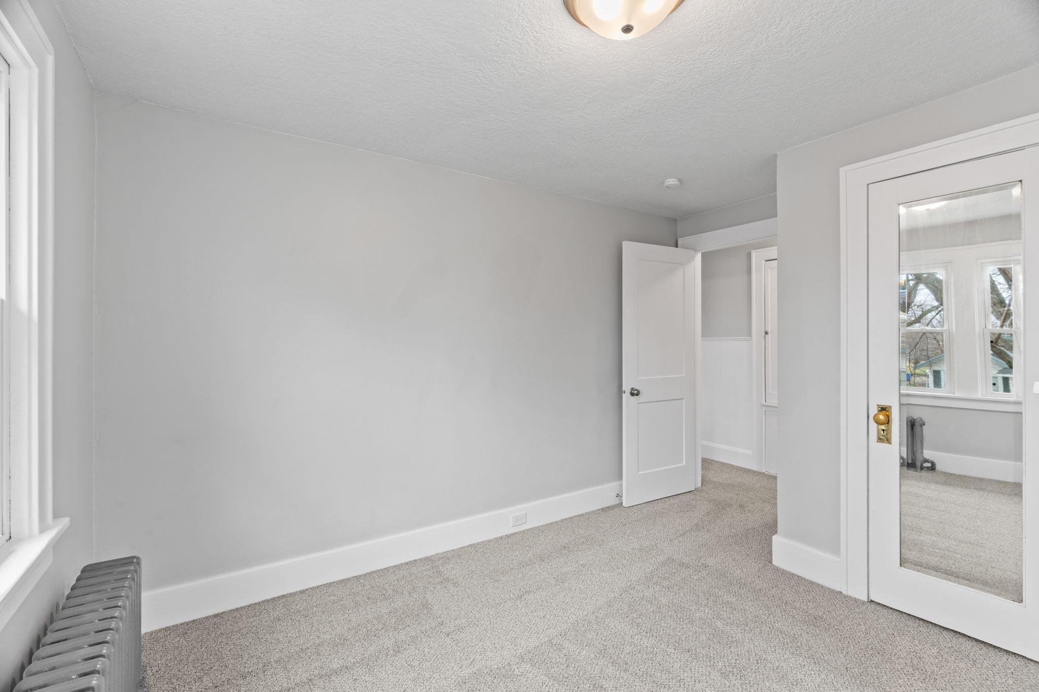 55-web-or-mls-2723 N Queen Ave-55.jpg