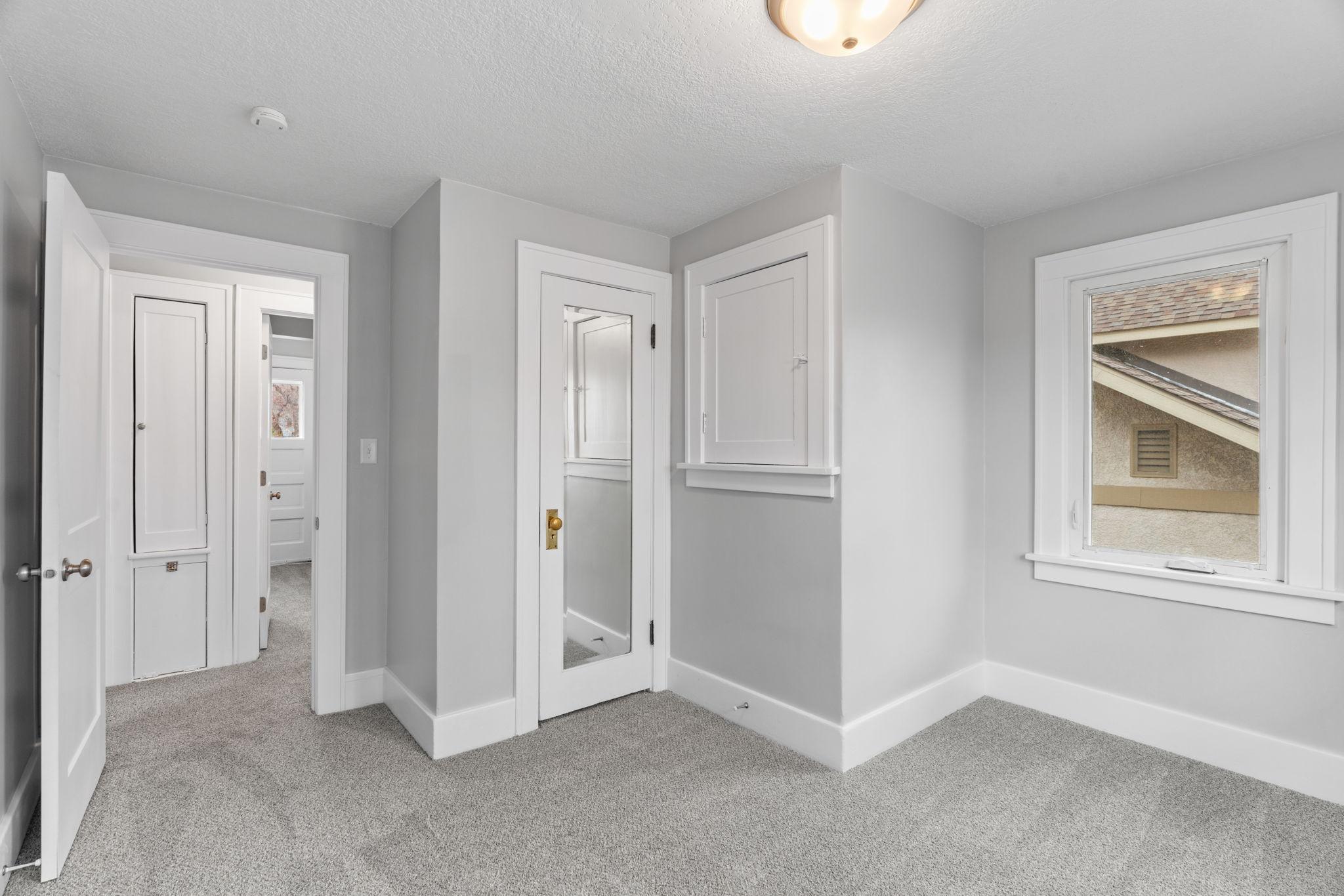 56-web-or-mls-2723 N Queen Ave-56.jpg