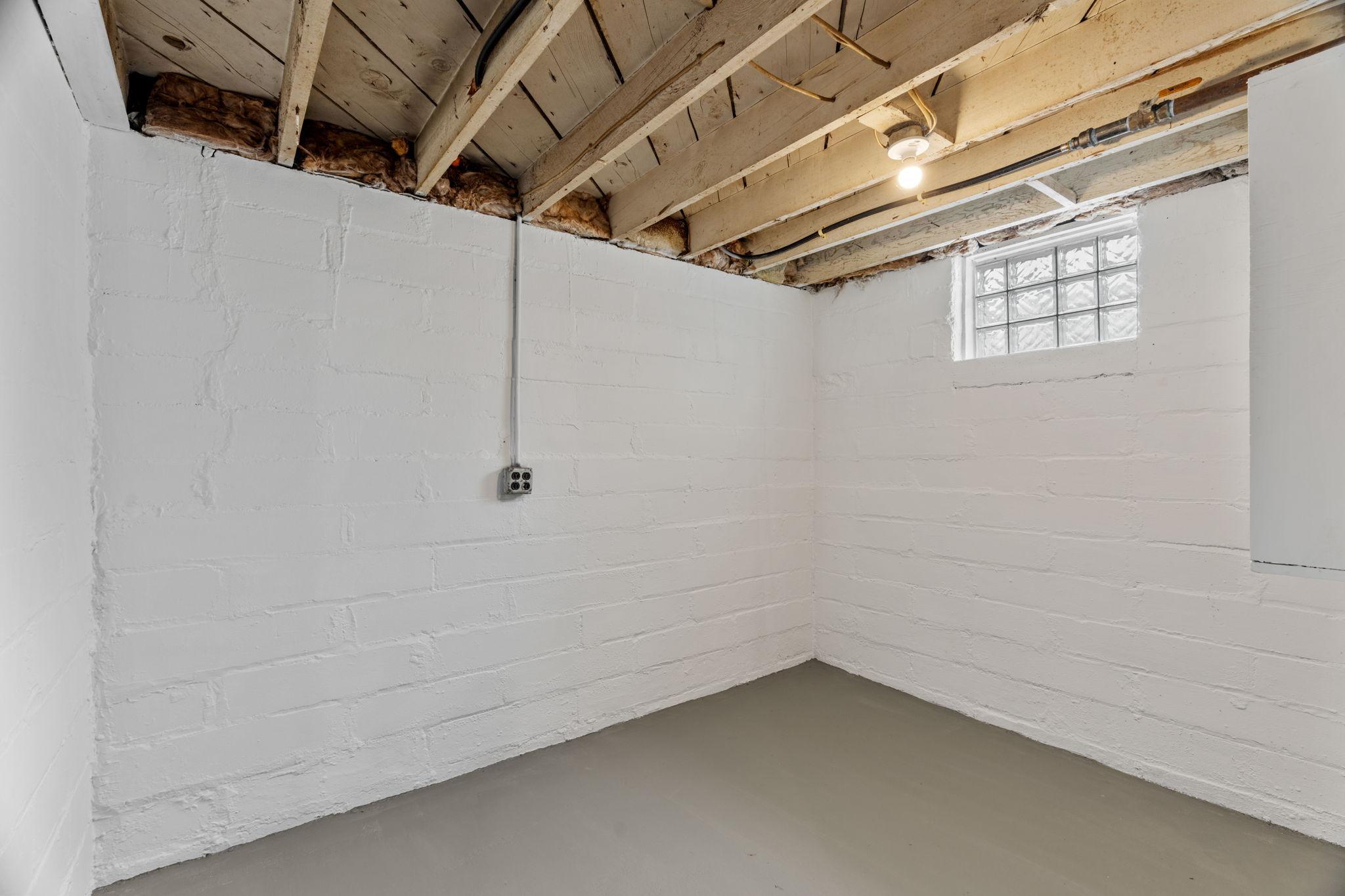 62-web-or-mls-2723 N Queen Ave-62.jpg