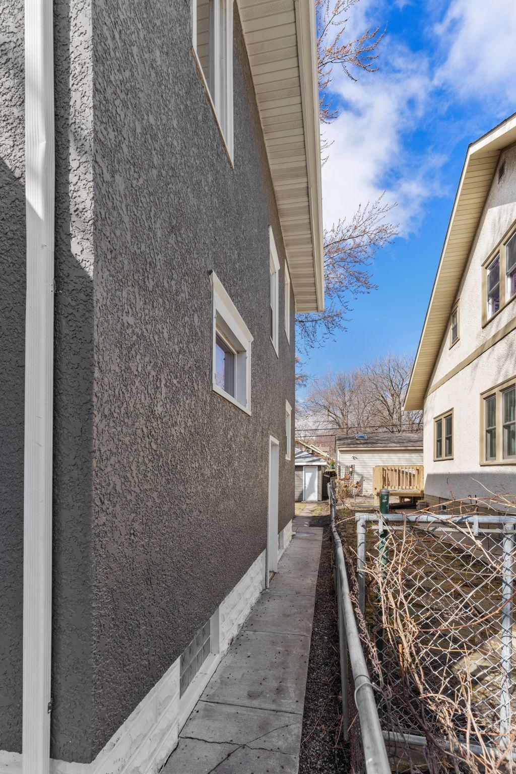 12-web-or-mls-2723 N Queen Ave-12.jpg