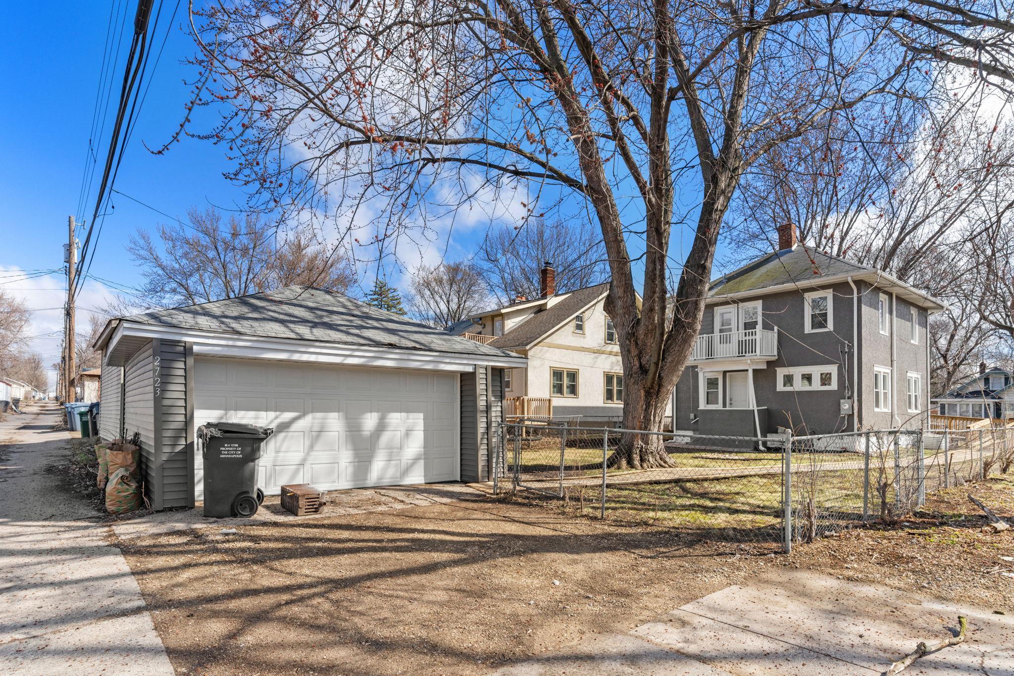 13-web-or-mls-2723 N Queen Ave-13.jpg