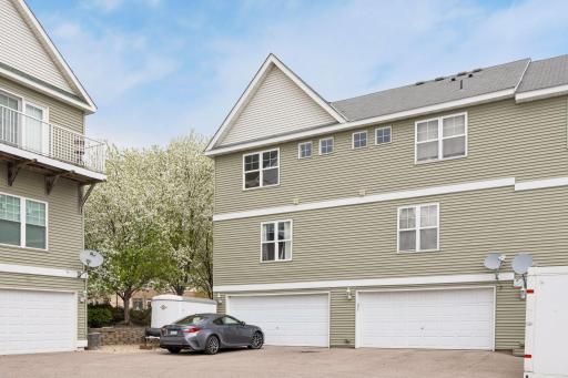 2898 Clover Ridge Drive, Chaska, MN 55318