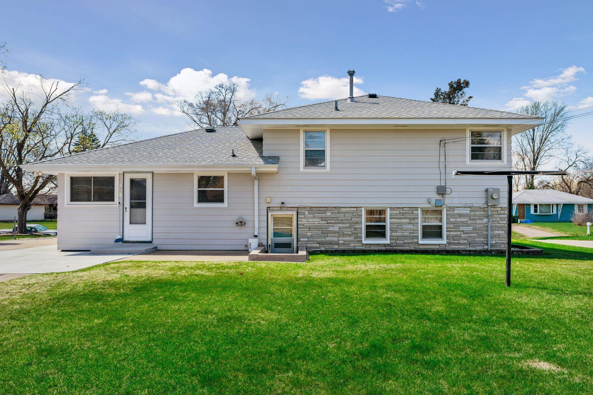 Back of House and Lower Level Walkout