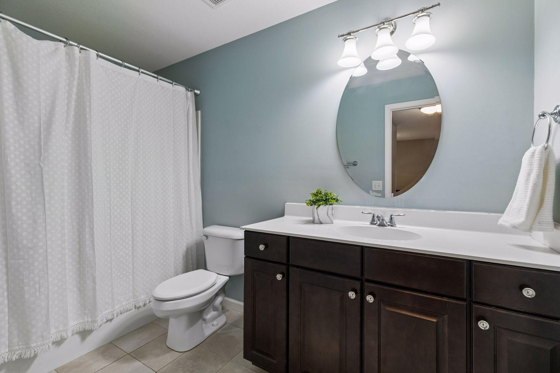 Upper Level Full Bathroom