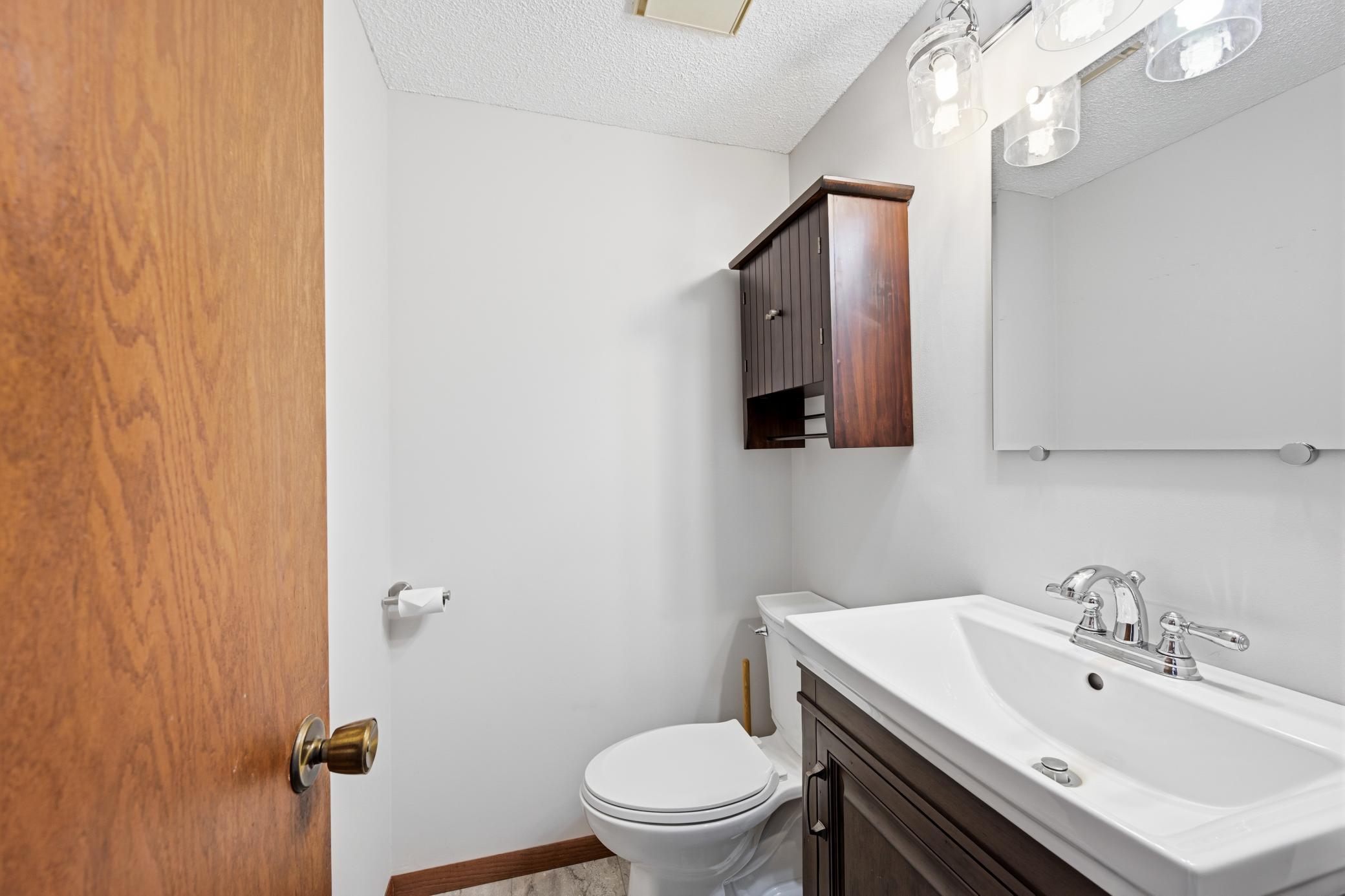 Upstairs 1/2 bathroom