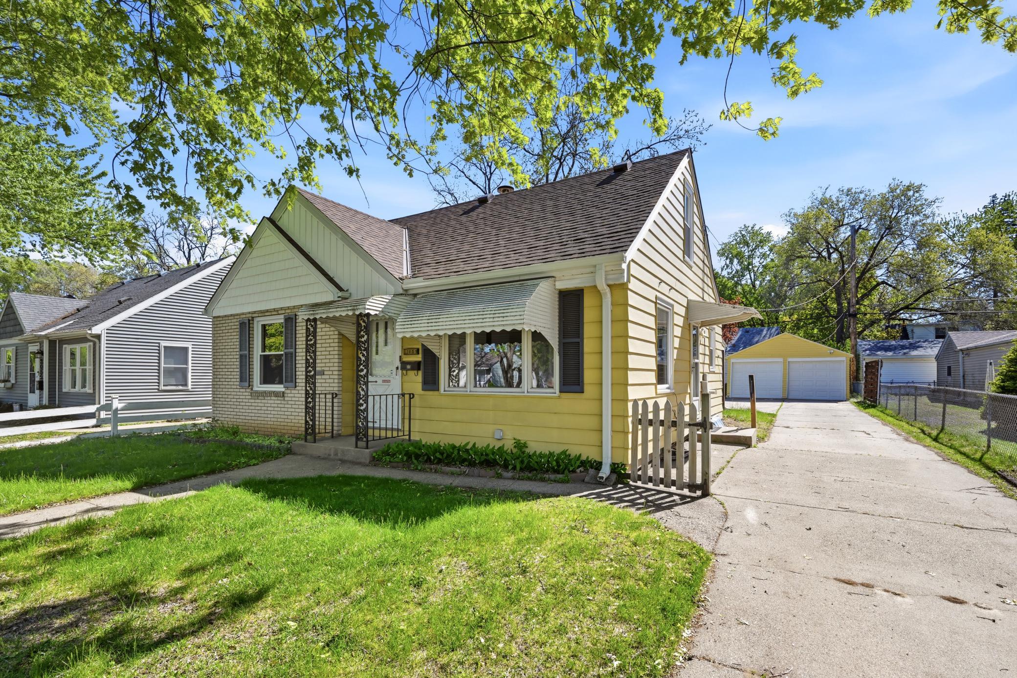 Front of home & driveway