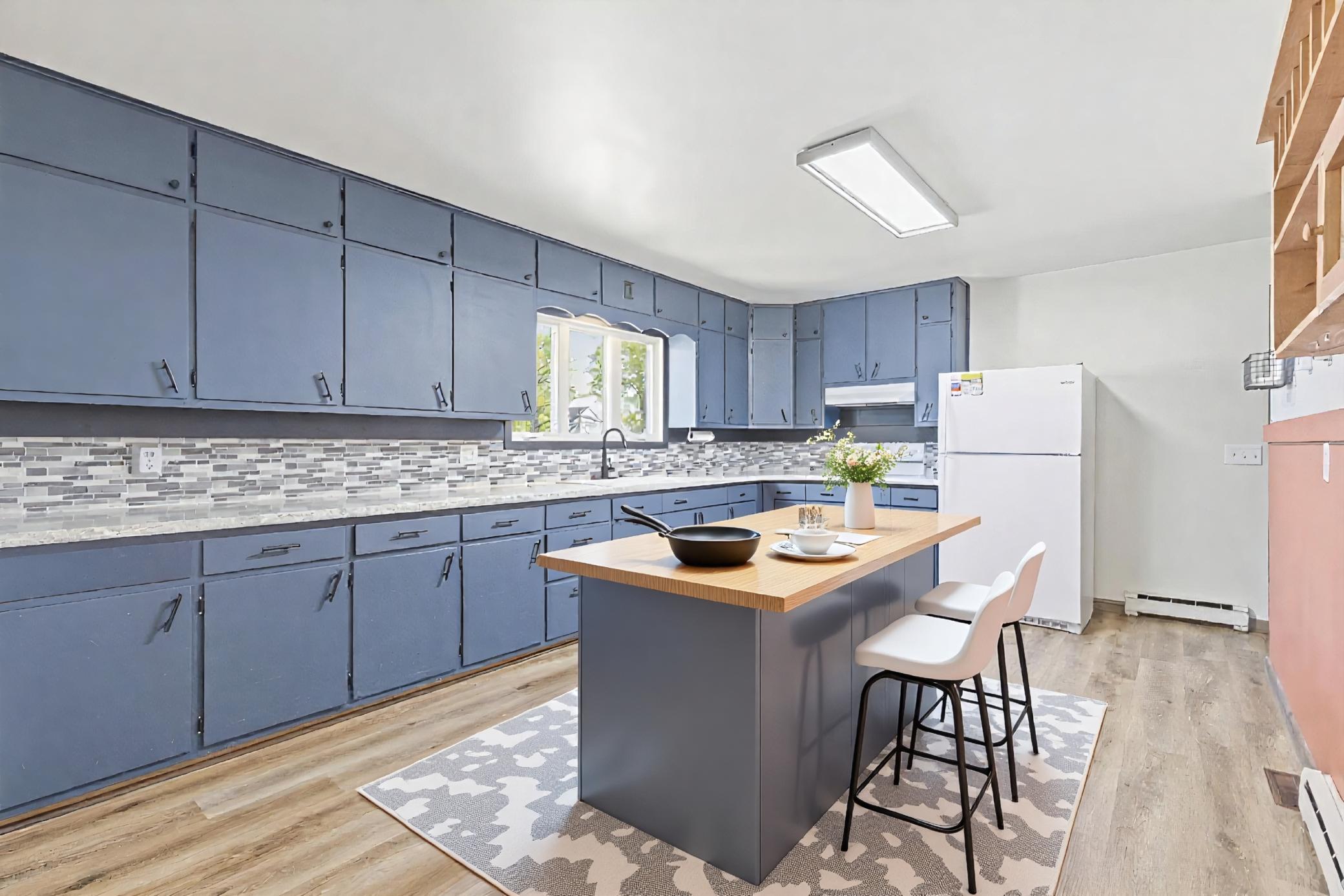 Nicely updated kitchen! (center island is virtually staged)