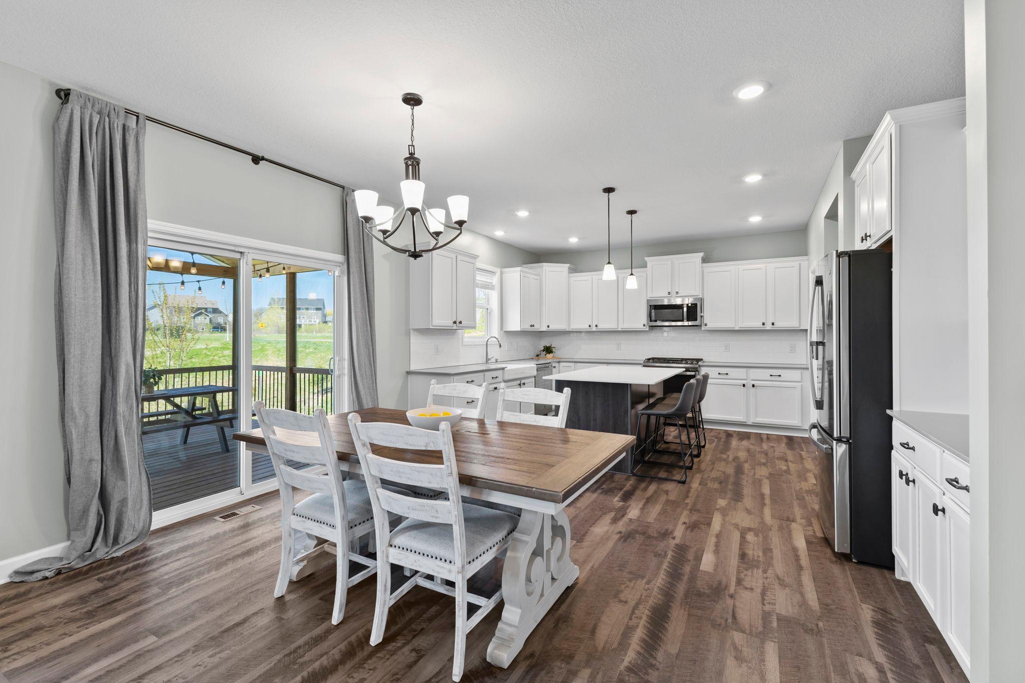 Spacious dining in the kitchen!