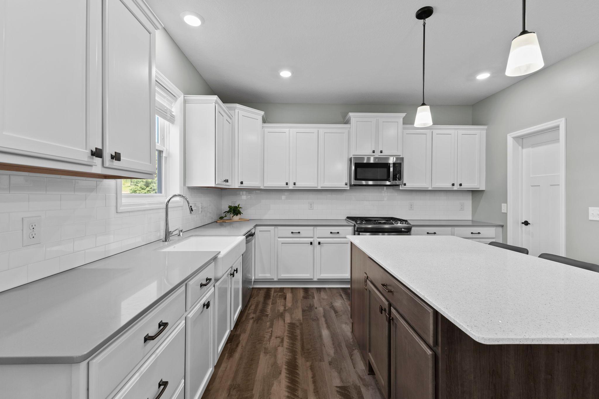 Ample cabinetry/countertop space- perfect for all your cooking needs!