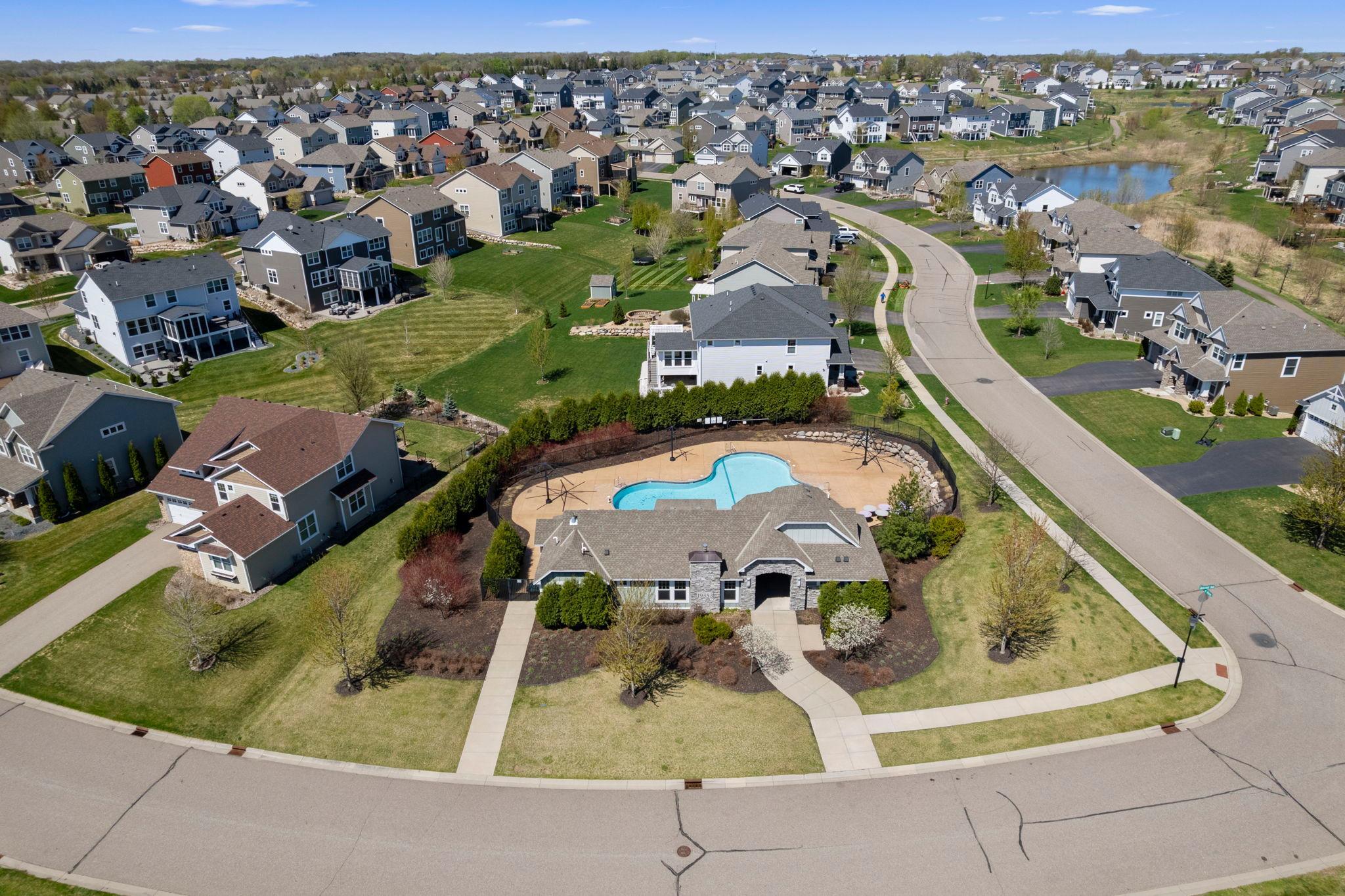 HOA even comes with a POOL & clubhouse!