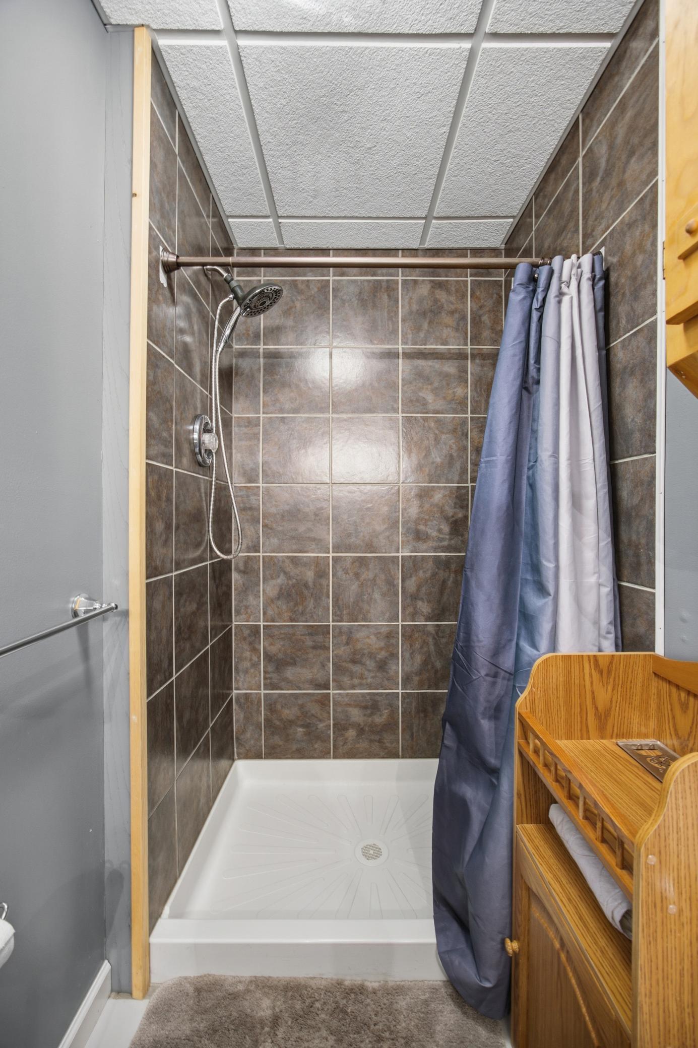 Basement Bathroom 2.jpg