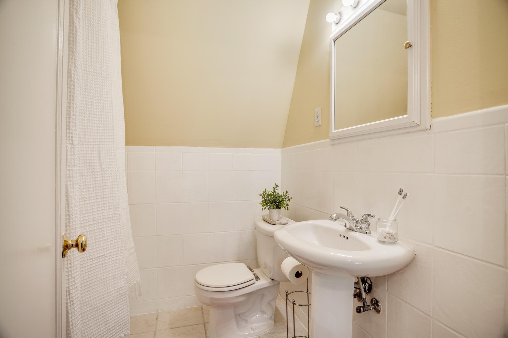 Full bathroom on upper-level