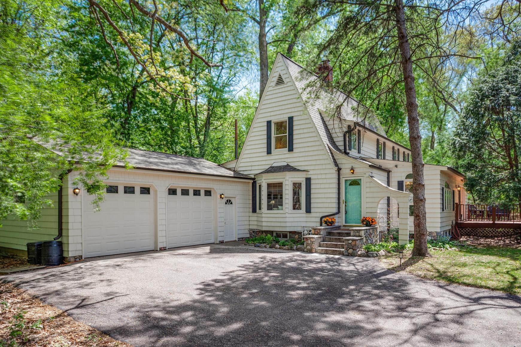 Conveniently located near parks (Wilson Park is steps away, McKenzie Park is 1/2 mile), walking and biking paths (Lake Minnetonka Regional Trail), restaurants and shopping, and a short drive toExcelsior, Wayzata and Lake Minnetonka. Welcome home!