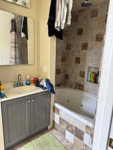 201 Central Avenue, Finley, ND 58230