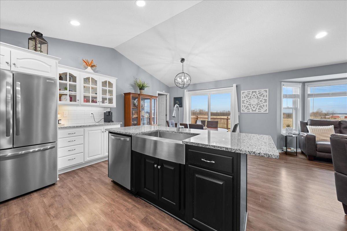 THIS KITCHEN IS SO PRETTY!