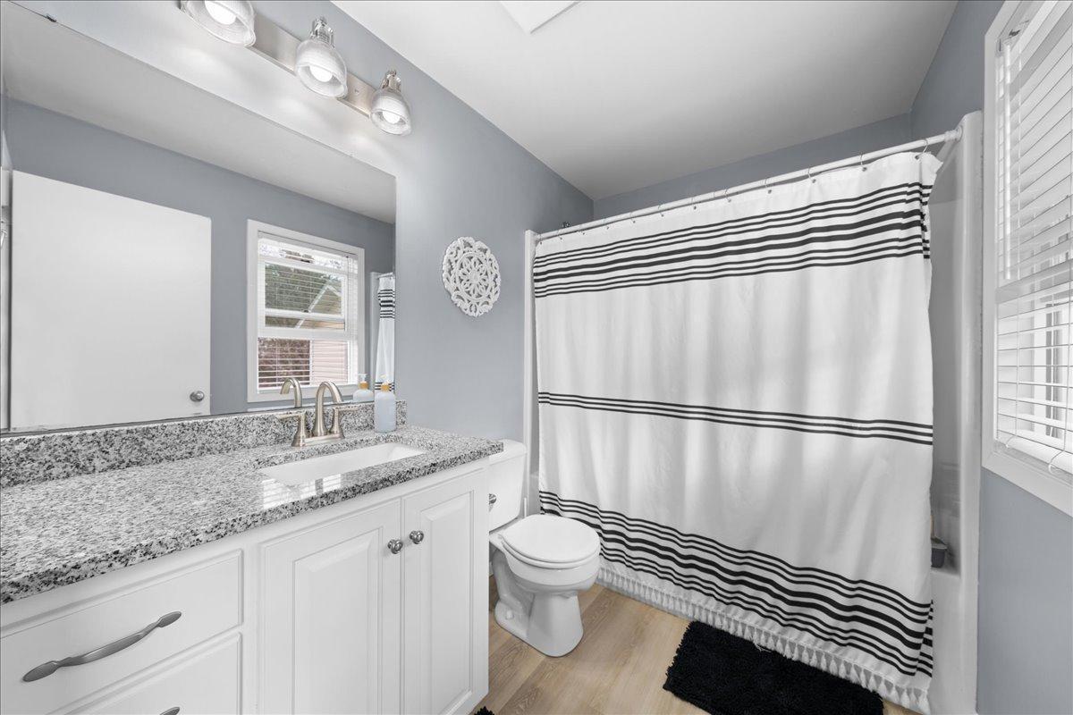 SPACIOUS PRIVATE PRIMARY BATH