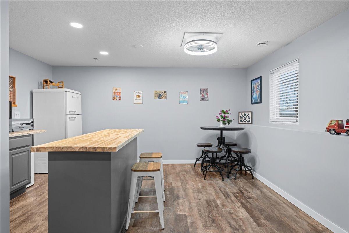 ENTERTAINMENT BAR AREA!