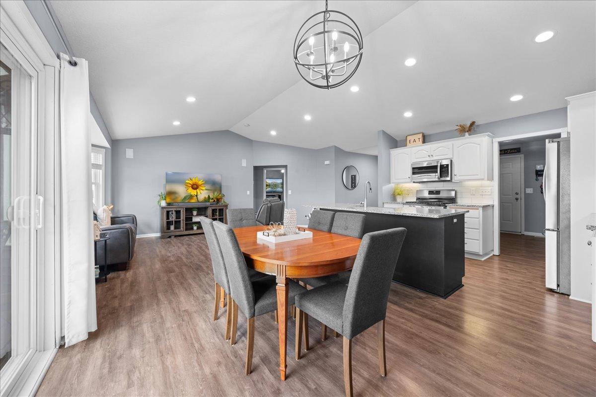 AWESOME OPEN FLOOR PLAN!