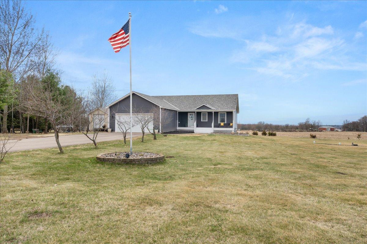 COUNTRY LIVINGS FINEST!