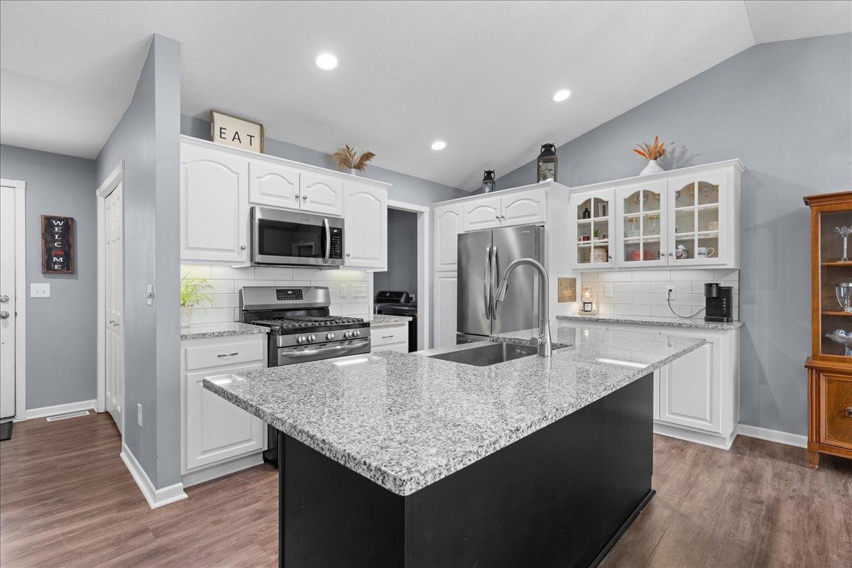 NEW GORGEOUS KITCHEN!