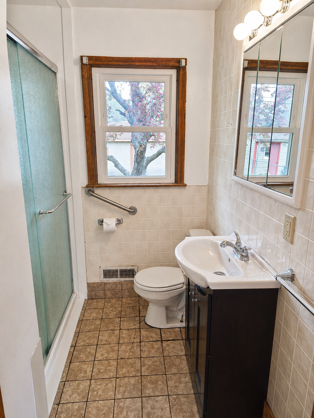 Main floor 3/4 bathroom