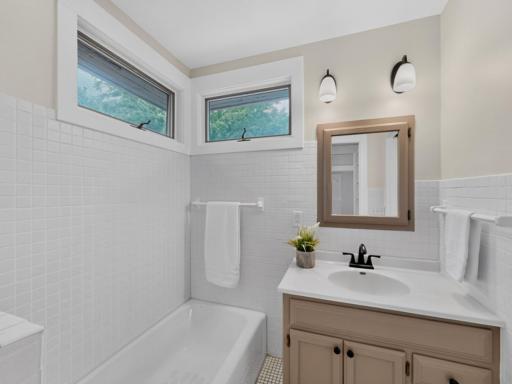 811 6th Street SW, Rochester, MN 55902