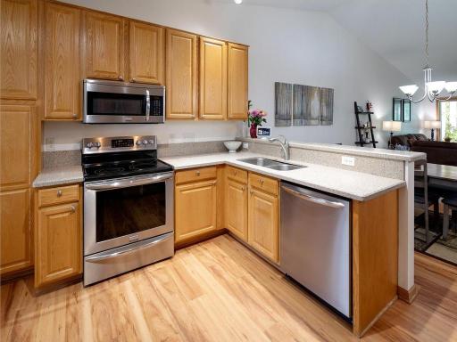 The kitchen features granite countertops and SS appliances.