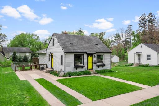 Welcome to 424 Oakwood Dr in the charming city of Anoka. This 3 bedroom 2 bathroom home has a lot to offer!