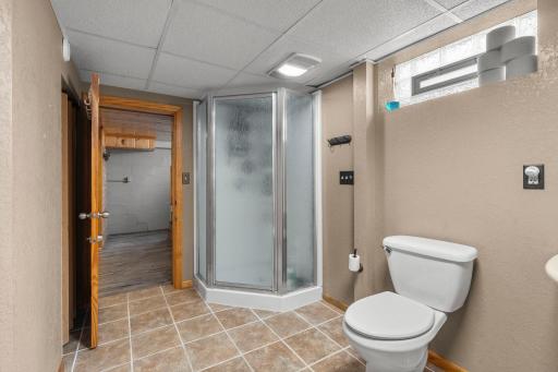Lower level 3/4 bathroom