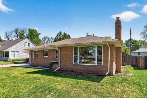 Conveniently located near downtown Robbinsdale, Victory Memorial Parkway, parks, dining, and more.