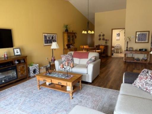 1004 W Lake Boulevard, Winona, MN 55987