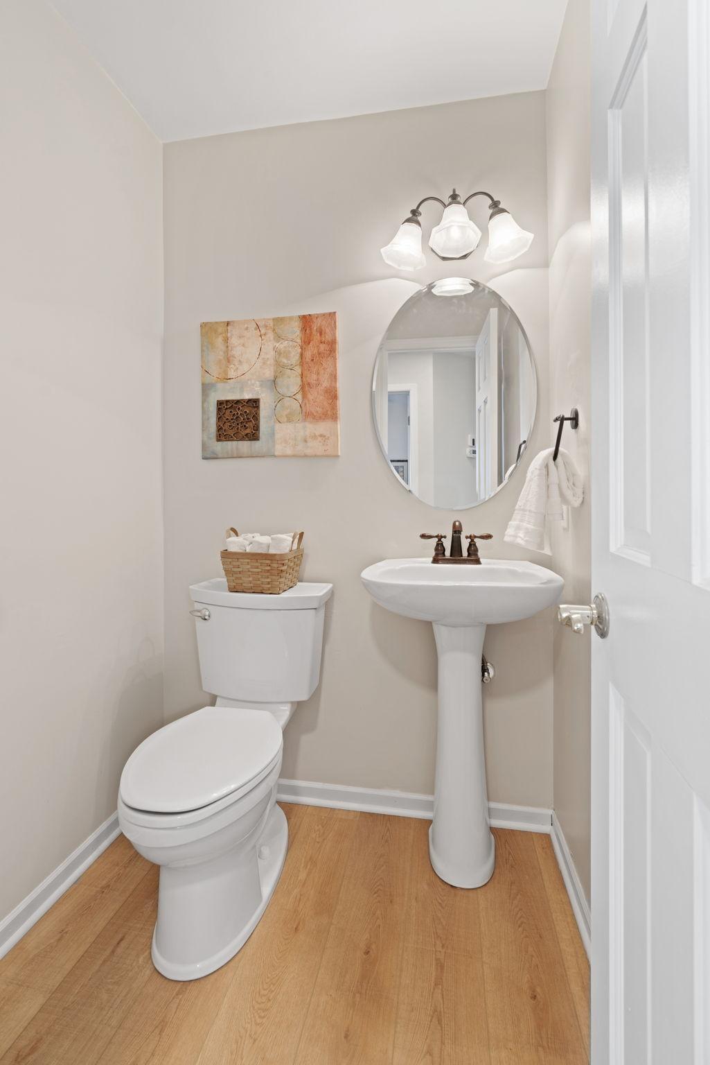 Main level 1/2 bathroom