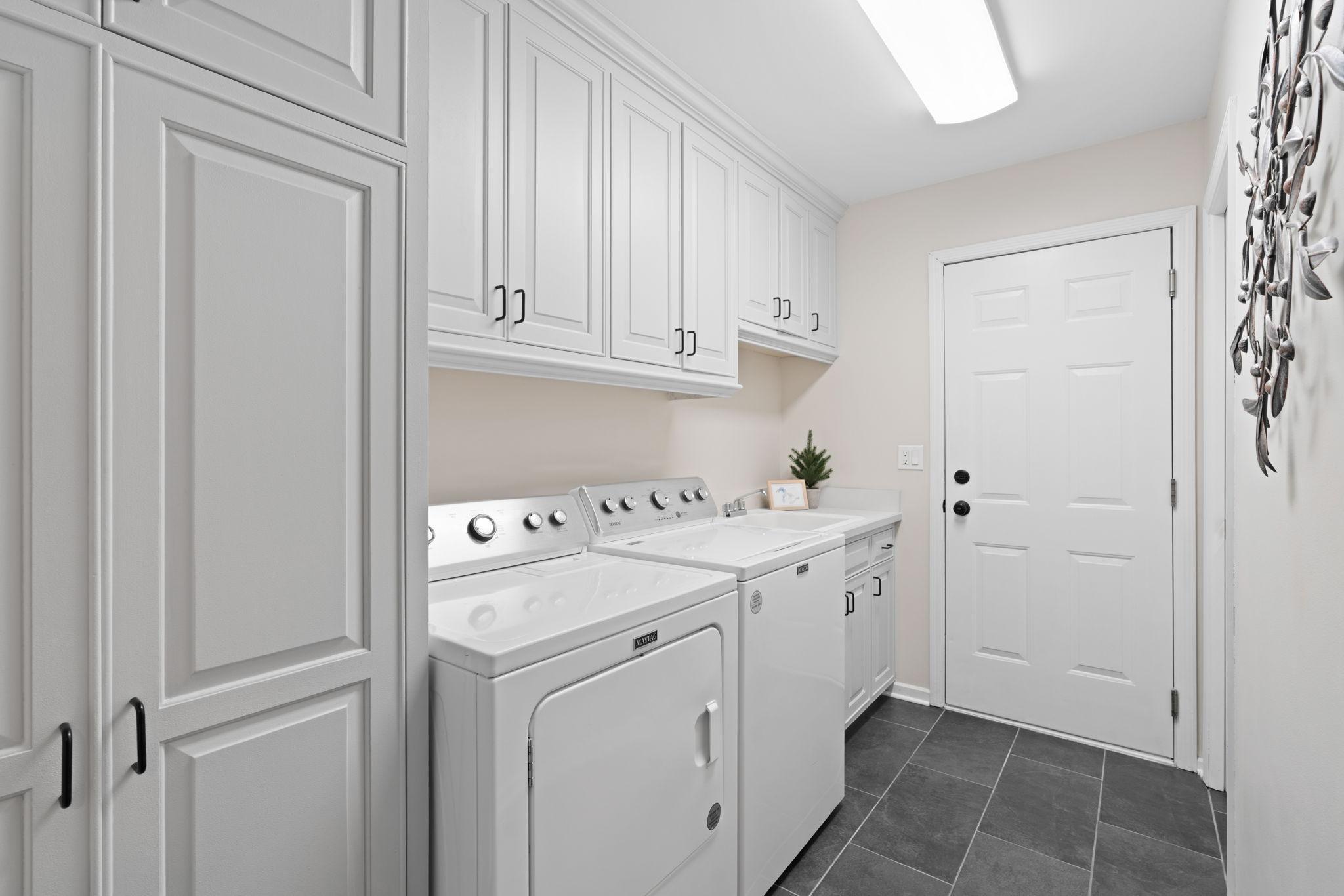 Main level laundry & mudroom