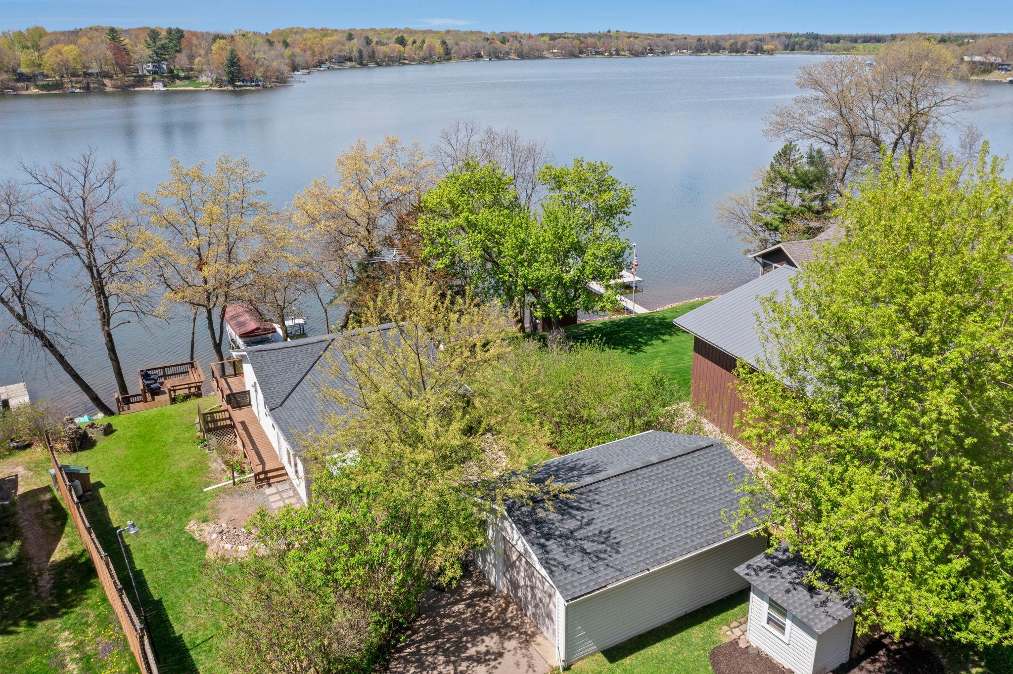 The cabin is nicely laid out to enjoy the neighborhood and not feel crowded for your time at the cabin.
