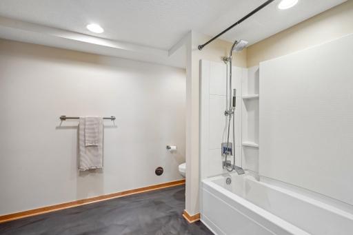 50-web-or-mls-Old Mill Ct-S0508-050.jpg