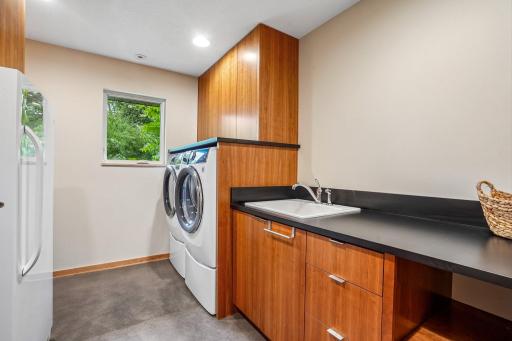 35-web-or-mls-Old Mill Ct-S0508-035.jpg