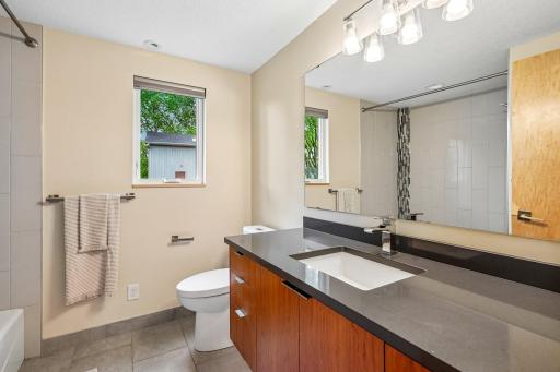 62-web-or-mls-Old Mill Ct-S0508-062.jpg
