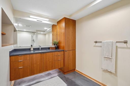 51-web-or-mls-Old Mill Ct-S0508-051.jpg