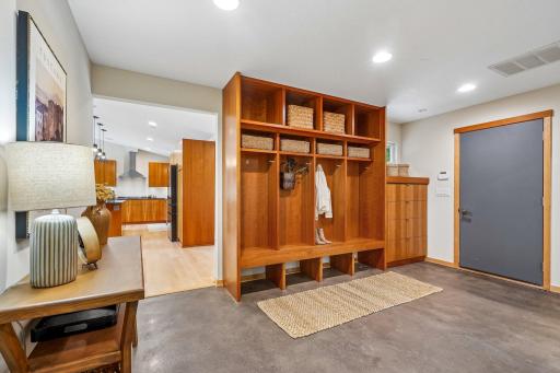 33-web-or-mls-Old Mill Ct-S0508-033.jpg