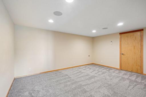56-web-or-mls-Old Mill Ct-S0508-056.jpg