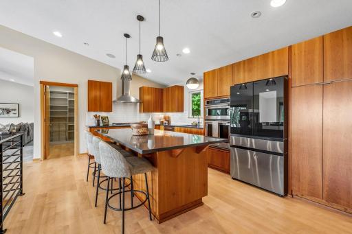 17-web-or-mls-Old Mill Ct-S0508-017.jpg