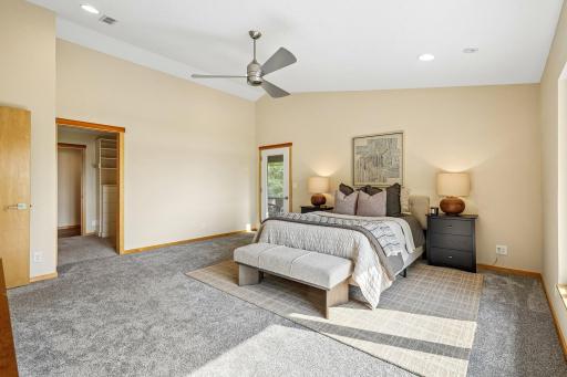 27-web-or-mls-Old Mill Ct-S0508-027.jpg