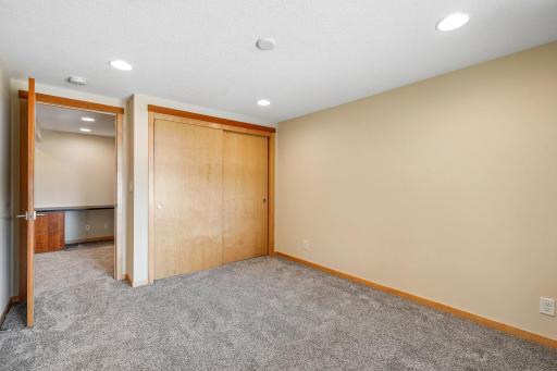 66-web-or-mls-Old Mill Ct-S0508-066.jpg