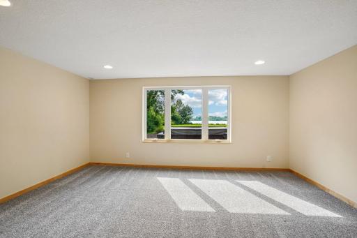 52-web-or-mls-Old Mill Ct-S0508-052.jpg