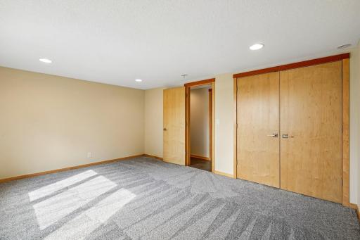 54-web-or-mls-Old Mill Ct-S0508-054.jpg