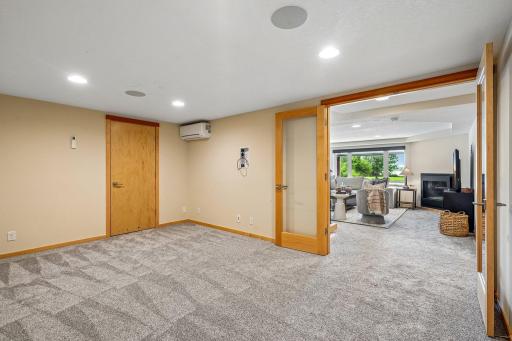57-web-or-mls-Old Mill Ct-S0508-057.jpg